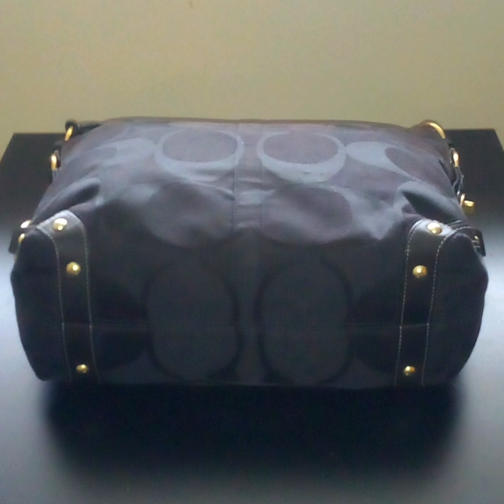 Coach - Picture 3 of 7